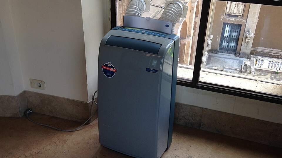 HOMCOM 9000 BTU Portable Air Conditioner with WiFi Smart App